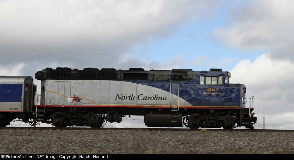 RNCX 1810 leads train 74 eastbound